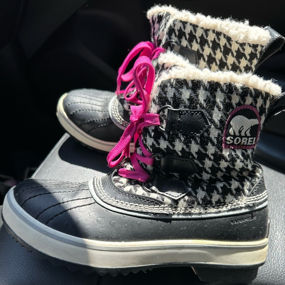 SOREL Boot with Cream Sherpa Lining